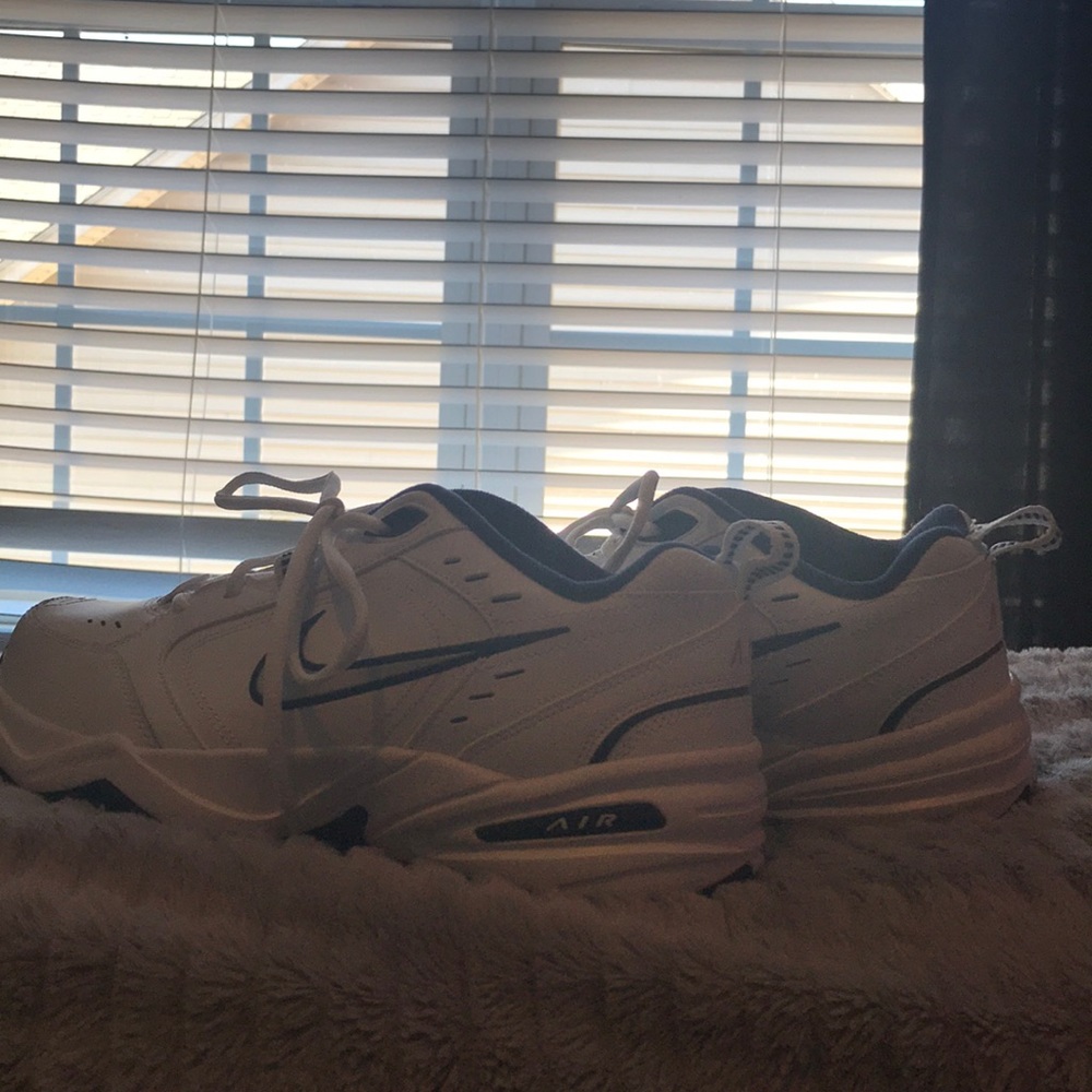 nike air monarchs